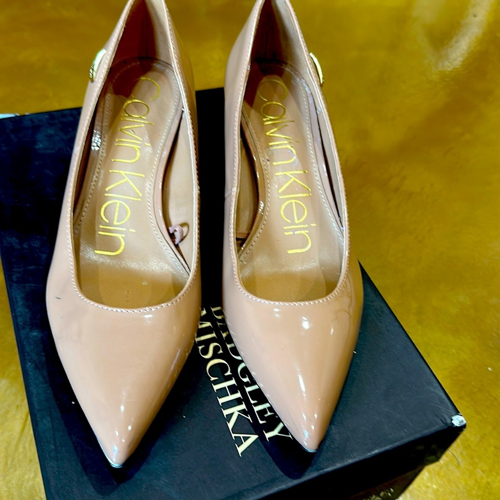 Calvin Klein  patent leather 2 inch heel in very good  condition.